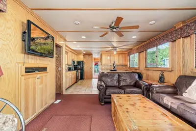 Image de Black Pearl - 6 bedroom/ 2 Bathroom Houseboat with everything you need and more