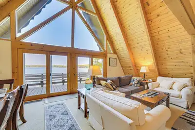 Image de Upper Peninsula Lakefront A-Frame Cabin w/ Dock