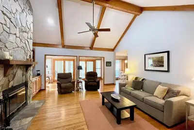 Image de Mountain Home on Middle Saluda River near Jones Gap and Table Rock State Parks