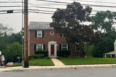 Image de A charming, stylish guesthouse in the heart of Towson.