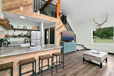 Image de Cozy A frame cabin in heart of Downtown Packwood. Pet friendly!