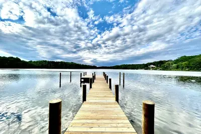 Image de Waterfront Cabin! Dock, Paddle, Kayak, Outdoor Movie, Karaoke, and More!