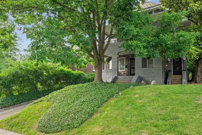 Cincinnati Apartment: 1 Mi to Hyde Park Square!
