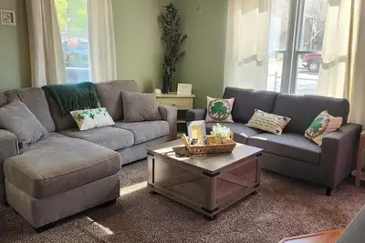 Image de Cozy family friendly home nestled in the bluffs just steps from the Mississippi!