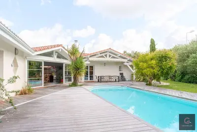 Image de Villa avec piscine pour 8 personnes à Biscarrosse bourg