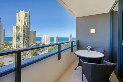 Image de Two Bedroom Apartment with view In SurfersParadise