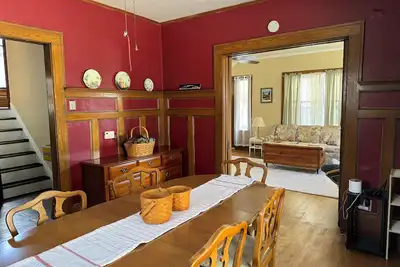 Image de Highland Square house dedicated to the history of Akron.