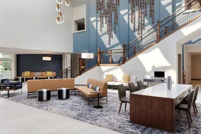 Image de 2 Chic Accommodations w\/ Restaurant & On-Site Parking! Walking distance to Metro