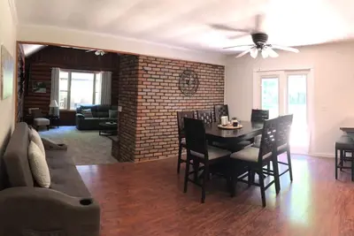 Image de 3 Br House With Game Room! In Lansing Ny