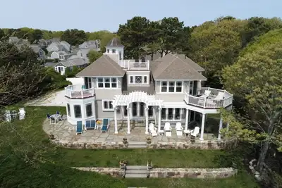 Image de Its location location! New Seabury oceanfront property on private deeded beach!