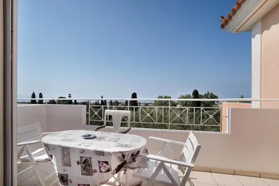 Image de Appartement \"Garden View 1\" avec piscine partagée, Wi-Fi et climatisation