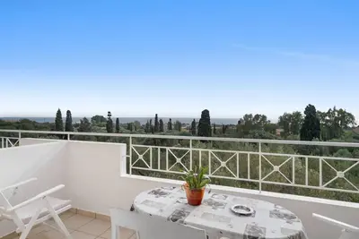 Image de Appartement \"Garden View 2\" avec piscine partagée, Wi-Fi et climatisation