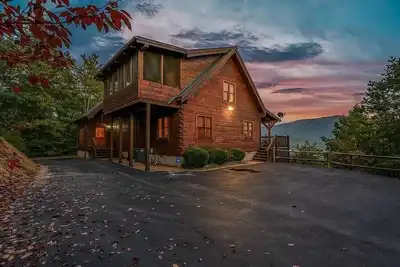 Image de New! ! Mountain Views! Quiet Escape w/ Fire Pit, Hot Tub, Front Porch Sitting