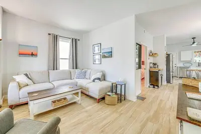 Image de Newly renovated retreat across from North Channel Brewery - Pet Friendly