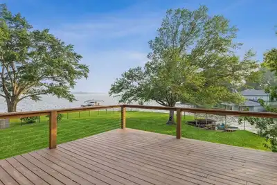 Image de Fully Renovated Luxury Lake Front Retreat for Multiple Families!