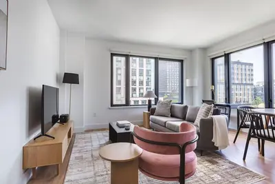 Image de Clean Les 2br w/ Gym, W/D & Doorman, near Groceries, by Blueground