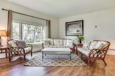 Image de Lakeside Litchfield Home w/ Patio & Gas Grill!