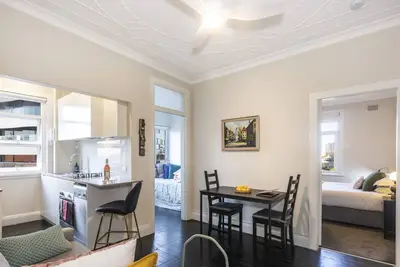 Image de Top Floor 1 Bedroom Apt Sunroom, Close To Cbd