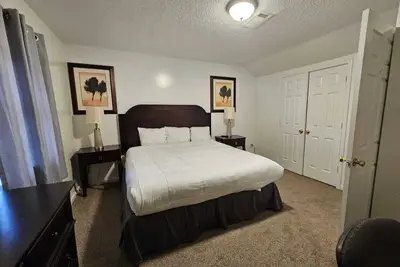 Image de Monthly Stays-5 Br Secluded Cabin Style Compound-Abundant Parking-Near Airport