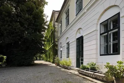 Image de Wonderful White at Schloss Hollenburg