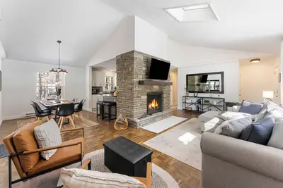 Image de Birchwood by AvantStay | Game Room + Lake Access