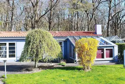 Image de Beautiful summer house of 72 m2 close to the beach with a bathing bridge.