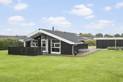 Image de \"Lyly\" - 400m from the sea by Interhome