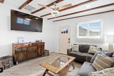 Image de Featherlight Cottage with Bbq and Hot Tub