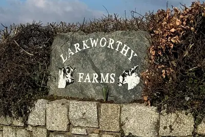 Image de Farmhouse & Barns together