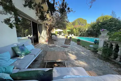 Image de Villa de Plain-pied Avec Piscine, Proche mer