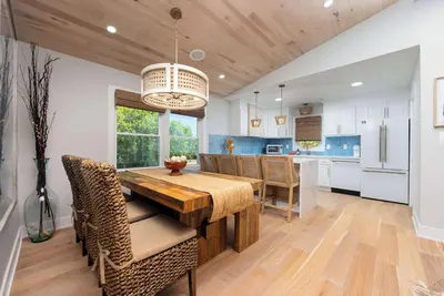 Image de Coastal Luxury ~ Hot Tub, Fire Pit & 5Min to Beach