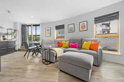 Image de Central Apartment + Balcony + Parking | Long Stays