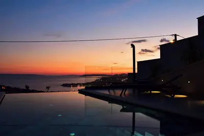 Image de Spectacular villa X with heated pool overlooking Split and sea