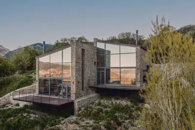 Image de Unique chalet with breathtaking view in the mountains, 20 minutes from the sea!