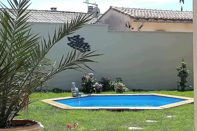 Image de Maison Chaleureuse Sans vis à vis Avec une Piscine Privée
