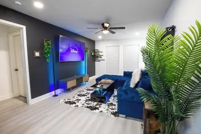 Image de Full Sized Country-Modern Home in H-Town Designed for Friends/Family/Business