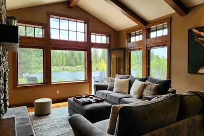 Image de Lake View Cabin with Hot Tub, Foosball & A/C Comfort