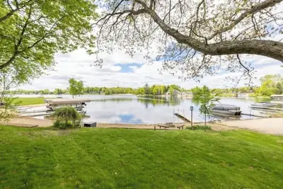 Image de Canadian Lakes, Mi - Spacious Private Lake and Beach