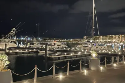 Image de main swimming pool, beach, Marina, shopping, dining and night life, … are 2 steps