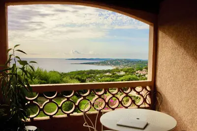 Image de Vue sur le Golfe de Sainttropez, Terrasse Couverte Piscine Parking et Plages