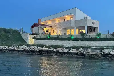 Villa in Maritime Style, Direkt am Meer, Pool, 8-10 Pers. - Bucht Ljubački
