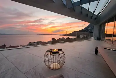 Image de Penthouse villa Soll for 9 person 100m from Sea, in small place Drašnice