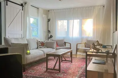 Image de Herringbone Cottage- 3 Bdrm in the heart of Grand Bend!