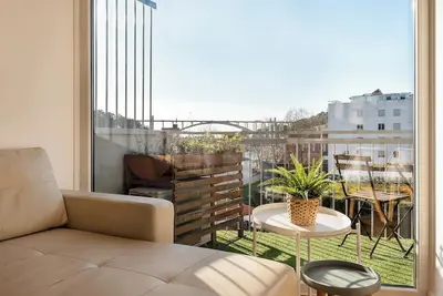 Image de Flora5 • Flora Apartments, Duplex w/ Balcony +Ac