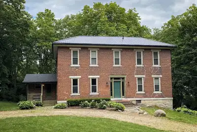 Image de Tranquil 1834 Homestead, 2-story deck, fire pit, & pet friendly.