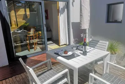 Cape white villa - Duplex suite (No Load shedding)