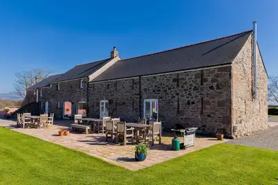 Image de The Outbuildings - sleeps 14 guests  in 7 bedrooms