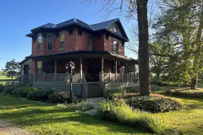 Image de Whites Junction Rural Retreat -- cozy farmhouse with small town charm