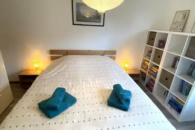 Image de Proche Annecy, Beau T2 au Calme Entre lac et Montagne. Animaux Acceptés!