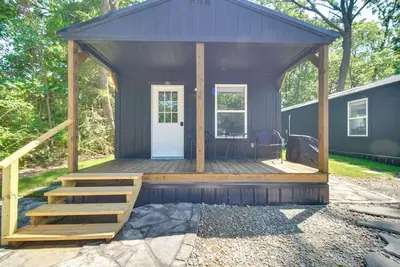 Image de Close to Lake: Grove Cabin w/ Shared Fire Pit!